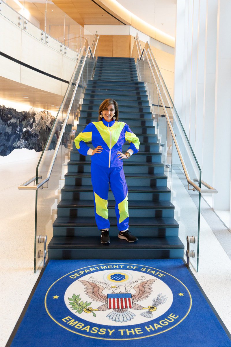 “Welkom op de 🇺🇸 ambassade, jonguh!” 🎶 Good luck to Joost Klein representing 🇳🇱 at the <a href="/Eurovision/">Eurovision Song Contest</a> 🇸🇪 semifinals tonight!