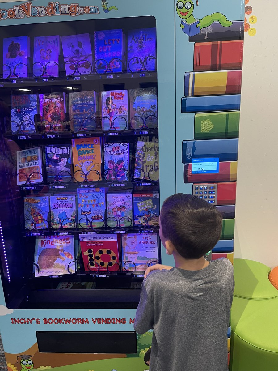 WISDLagway's tweet photo. Trying out our new vending machine today! #StudentShoutOuts https://t.co/pxbRMIYHKe