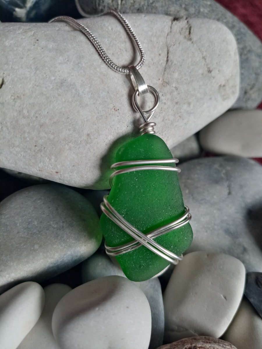 Spring and Summer inspired wire-wrapped Sea glass pendants with silver plated snake chain
#newonfolksy
#folksycraftdrop
#HandmadeHour
#CraftBizParty
#wirewrapped
#jewellery
#seaglass