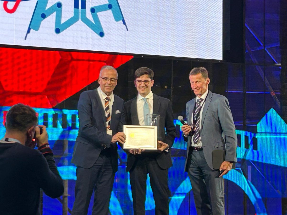 🏁first meeting in 2024 for Yau PCa in Paris at #EAU24.
Proud of our Chair @giorgiogandaglia recieving the Crystal Matula Award! 🏆
🤗Welcome to new members! Looking forward to achieve more and more as a Group!