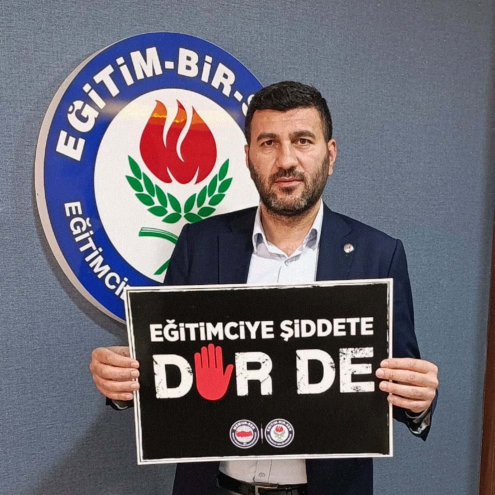 akaribr's tweet photo. EĞİTİMCİYE ŞİDDETE DUR DE‼️

✅10 Mayıs Cuma günü tüm Türkiye'de İş Bırakıyoruz.

✅Saat:11.00'de sendika hizmet binamızın yanında toplanıp basın açıklaması yapıyoruz.

✅10 Mayıs Cuma imza kampanyası başlatıyoruz.

Tüm üyelerimizi basın açıklamamıza  bekliyorum. https://t.co/n0tY7BANRH