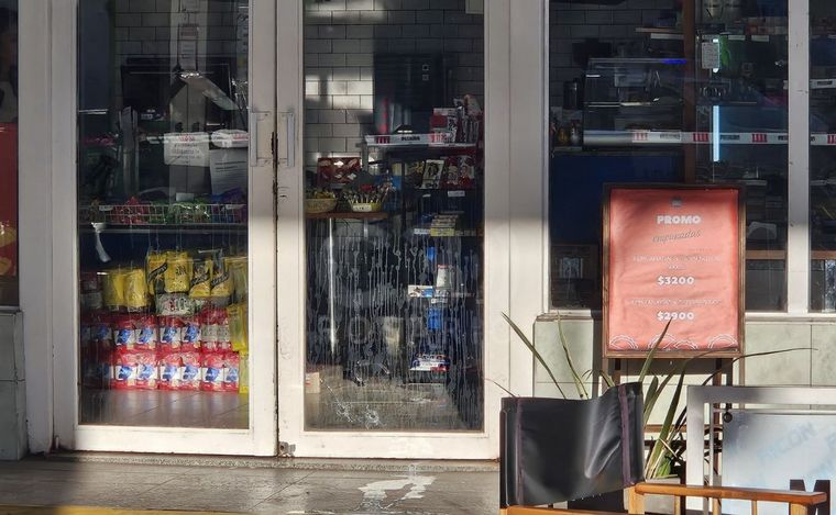 Rosario: Balearon una estación de servicio y dejaron una nota intimidatoria 👉n9.cl/54r90
