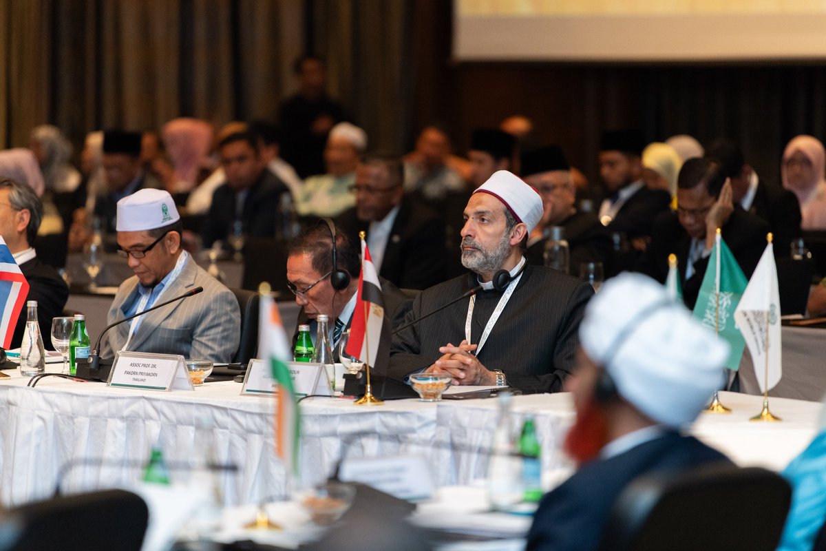 5 His Excellency Sheikh Dr. #MohammedAlissa, Secretary-General of the MWL, at a press conference following the inauguration of the Council of ASEAN Scholars: 'The Charter of Makkah has been translated into dozens of languages to extend its benefits to Islamic nations and