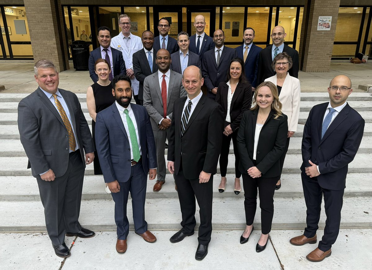 Love this team 💙💛💙💛 💙 @UMichUrology Division of Urologic Oncology 〽️ Congrats to graduating @SUO_YUO @UroOnc fellows @AviMaganty and @may_alley!!!