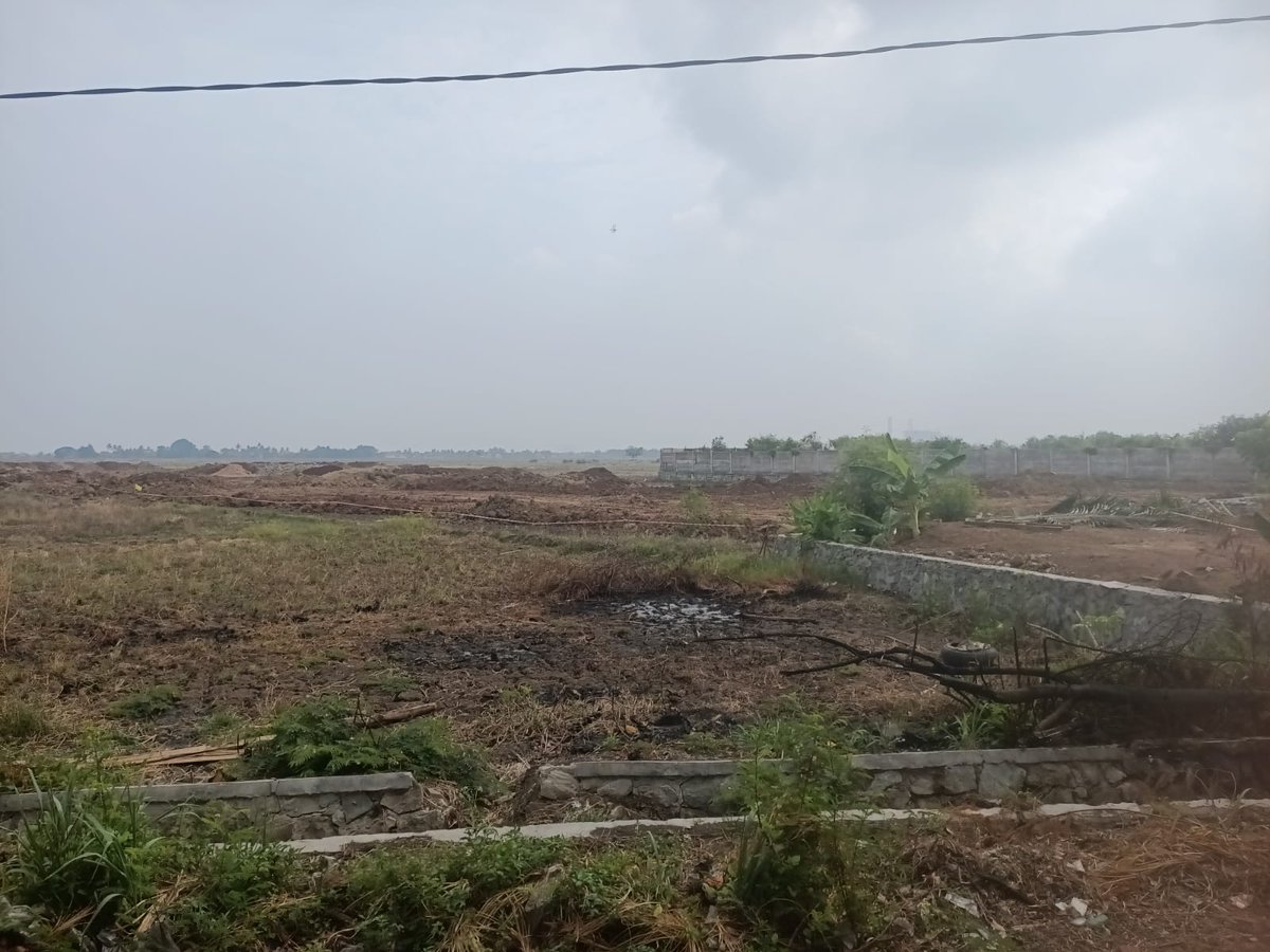 msaid_didu's tweet photo. Hari ini ke Proyek PIK-2 yg berada di 7 Kecamatan dan 34 Desa dan ketemu rakyat yg ketakutan di Tangerang.
Hanya 2 jam pjln dr Istana dan DPR terjadi penggusuran rakyat atas nama PSN.
Saya tdk bisa menulis lagi kecuali berdoa : 
ya Allah lindungi rakyat dari kezaliman ini https://t.co/Bx6NYeC3ax