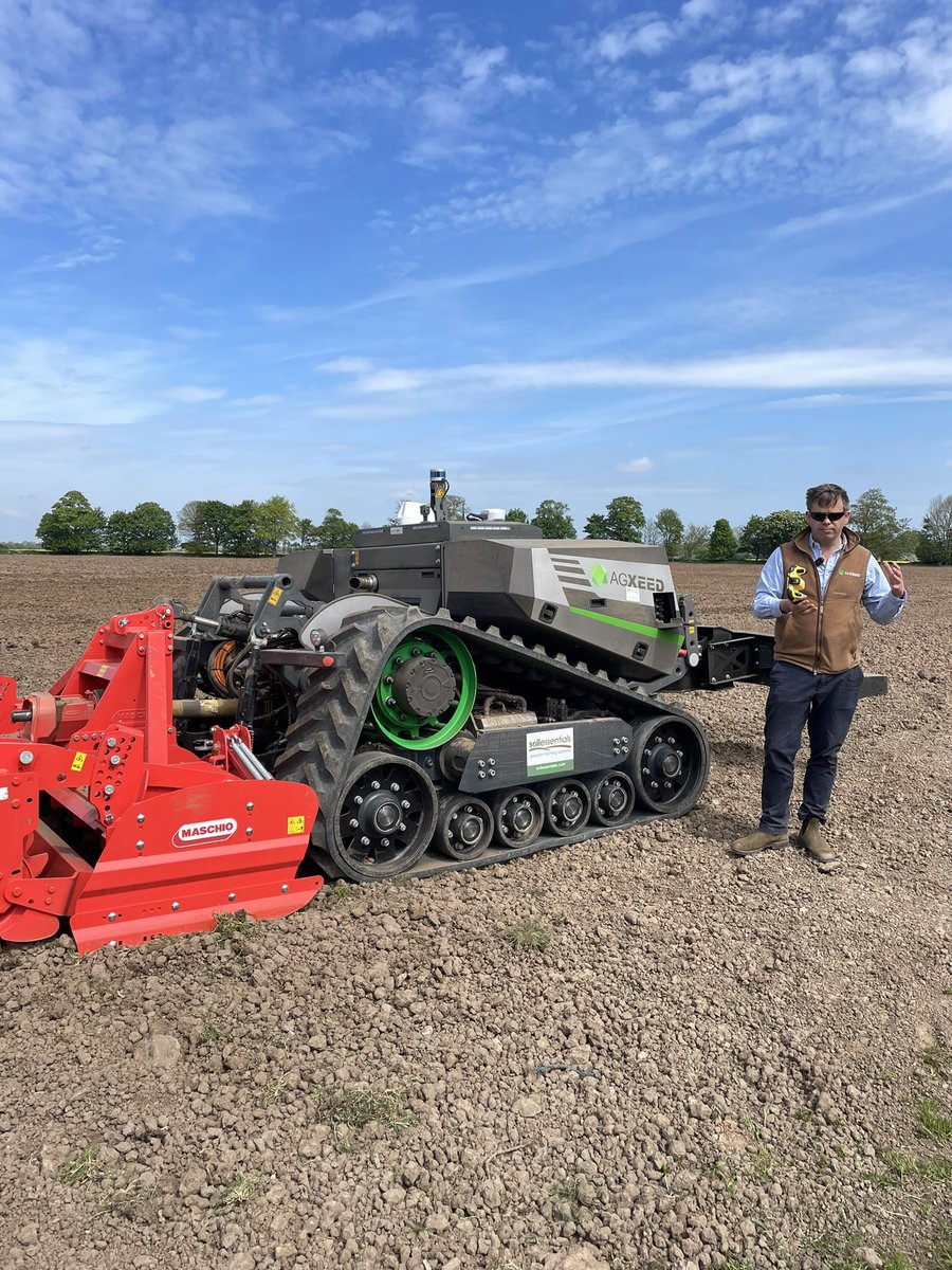 Interesting demo of the <a href="/AgXeed/">AgXeed</a> autonomous T2 Agbot courtesy of <a href="/no1sunkfarmer/">@No1sunkfarmer ©️</a> <a href="/MaschioUk/">MaschioUK</a> <a href="/SoilEssentials/">SoilEssentials</a>