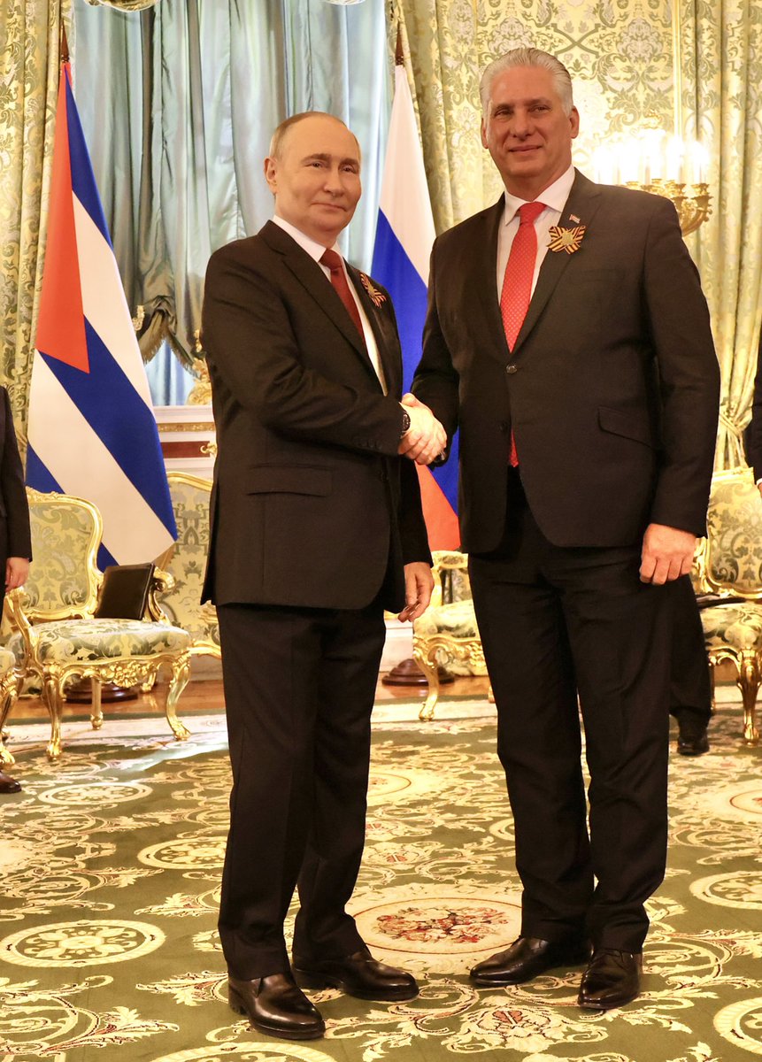 Entregué a Putin una carta personal del General de Ejército Raúl Castro Ruz y líder de la #RevoluciónCubana, y compartimos detalles de la actual situación de #Cuba en su enfrentamiento al recrudecido #Bloqueo, que impacta duramente en la cotidianidad de nuestro pueblo.