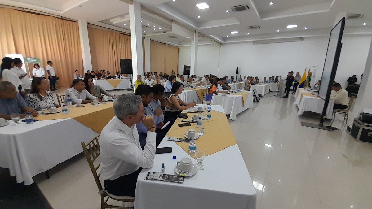 CCBucaramanga's tweet photo. #AEstaHora 50 empresarios de la Zona Industrial del Sector Vegas de Villamizar participan en la socialización del mecanismo Obras por Impuestos @GobdeSantander. Una iniciativa que busca contribuir al cierre de brechas socioeconómicas en los municipios ZOMAC de Santander. https://t.co/zbpkVizL8o