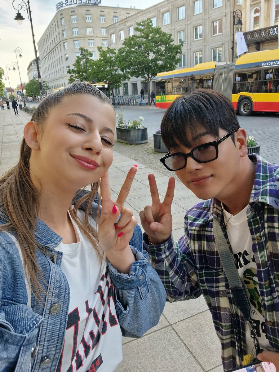 Throwback when I randomly met Ted on my way back home 🫢
See you at Wheein concert today 🥰
#wheein #jaehee #WheeIN_First_World_Tour