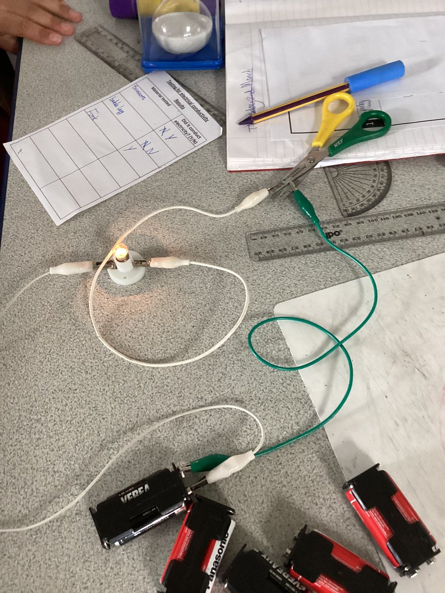 MoorlandsHudds's tweet image. Year 5 have been busy testing different materials electrical conductivity. We found scissors ✂️, spoons 🥄 and the chair leg conduct electricity as they are metal objects. #MPSYear5 #MPSScience