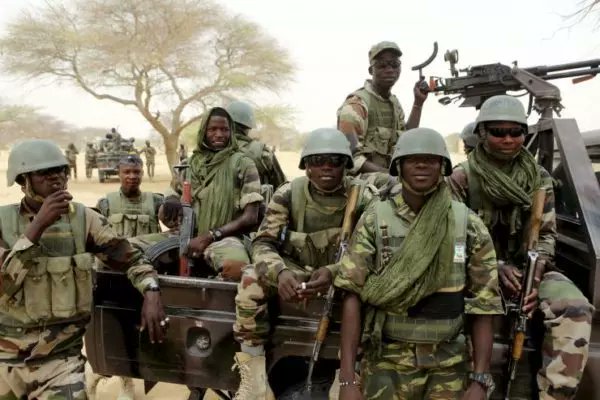 Troops Foil Terror Attack, Arrest Gunrunners In Adamawa
 afrikaeyes.com/troops-foil-te…