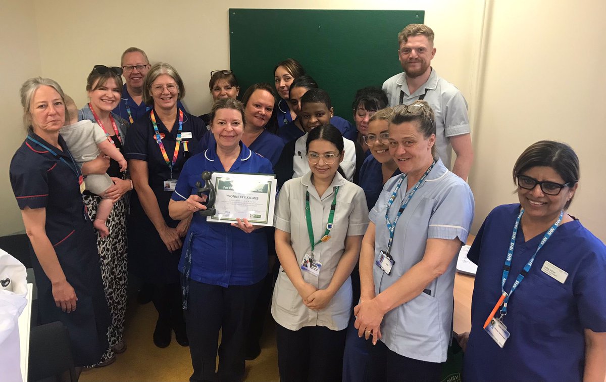 ward28aUHL's tweet photo. Our wonderful Nurse Specialist Yvonne won a Daisy Award today for the care she provides to her patients. We are so proud of her ❤️@Leic_hospital @CHUGGScmg https://t.co/flrJp9Q20f