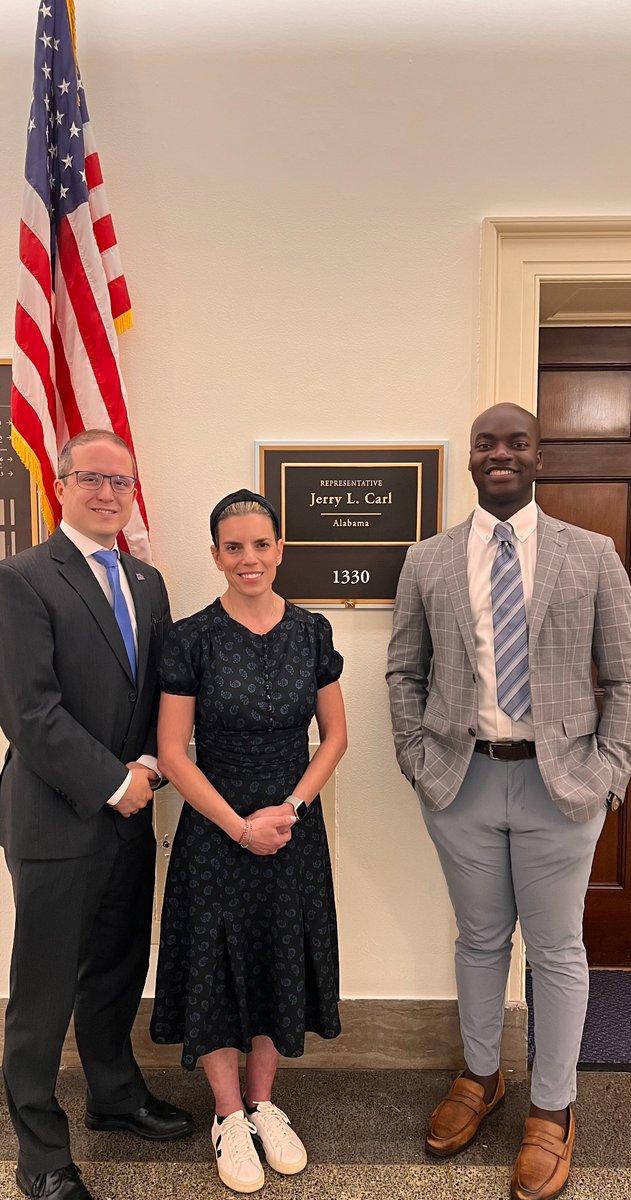 So lovely to meet Harold in @RepJerryCarl’s office! Thank you for taking the time to learn more about the bipartisan #SHINEforAutumnAct & how the Congressman’s support would contribute greatly to the success of HR 5012! @AFullerton10 @MarchofDimes