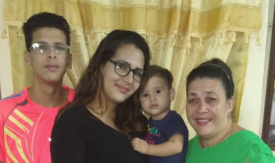 OnureH's tweet photo. "El amor de una madre es el combustible que hace que el ser humano logre lo imposible".
@OnureH https://t.co/V0xFiz668Y