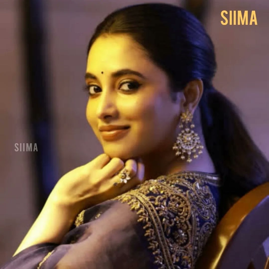 Guess the saree color black or blue?🤔🫢 #priyankamohan #priyanka #tamil #kollywood #siima #siimawards