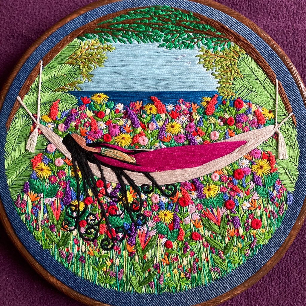 It’s a beautiful day here, so here’s a look back at my embroidery, Dreaming amongst the Flowers… 😊🧵🪡🌿🌺 *all freehand stitched in December 2022 #stitchedart #thesewingsongbird
