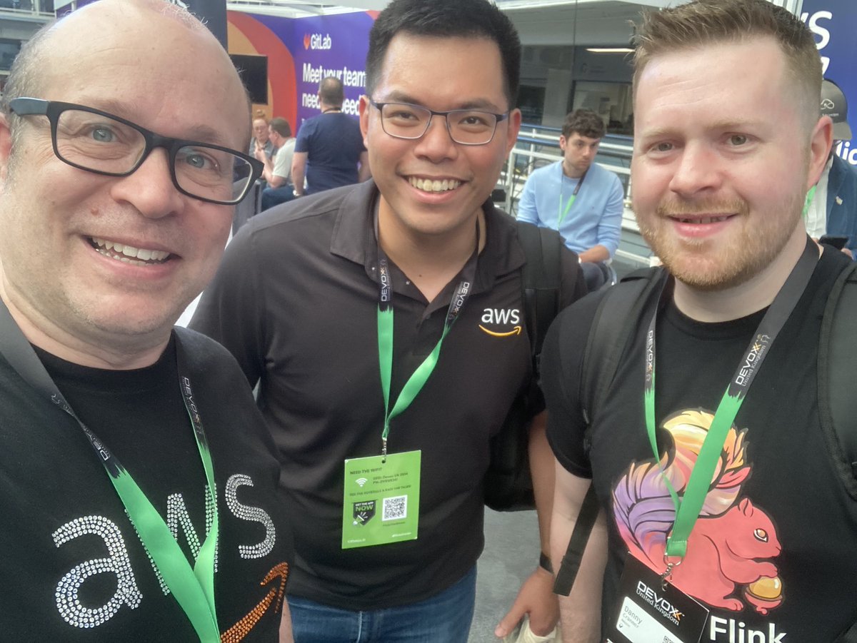 Hanging out with some of the AWS folk from the Amazon Managed Service for Apache Flink team, talking about upstream contributions and more!