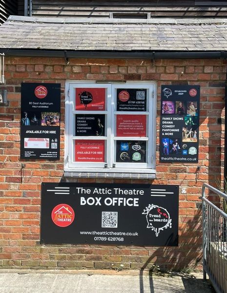'Thank you so much for doing such a great job, our new box office signs look amazing!!'
The new box office signs for @theatticsua look fantastic in today's sunshine.
Wishing them all the best for the new season.
#stratforduponavon #supportlocal #signs #signage #warwickshire