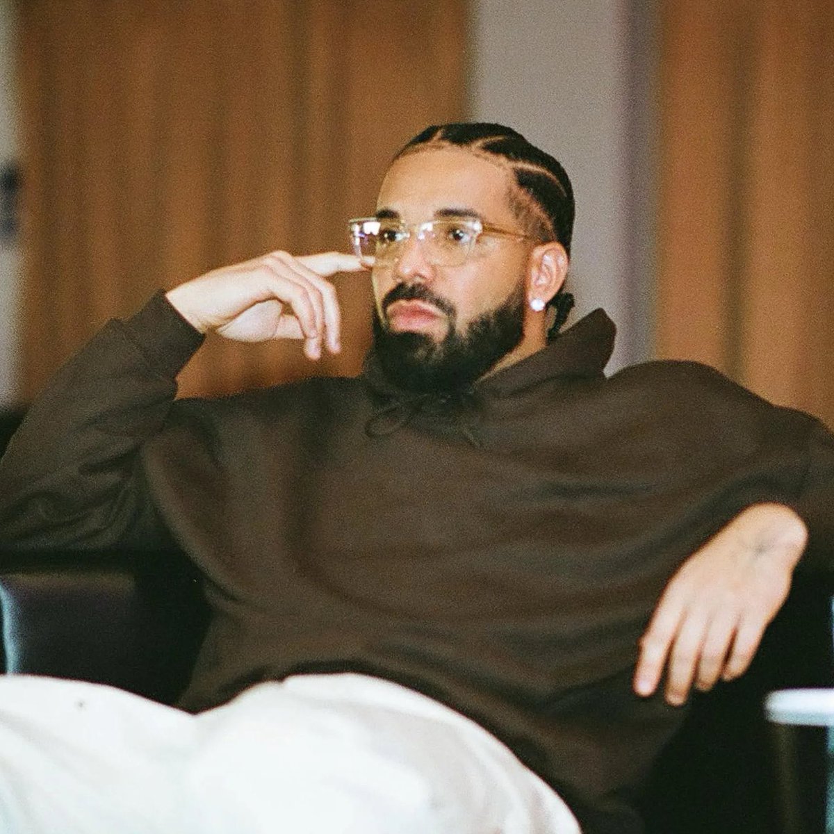 Akademiks hinting at a new Drake song coming 👀