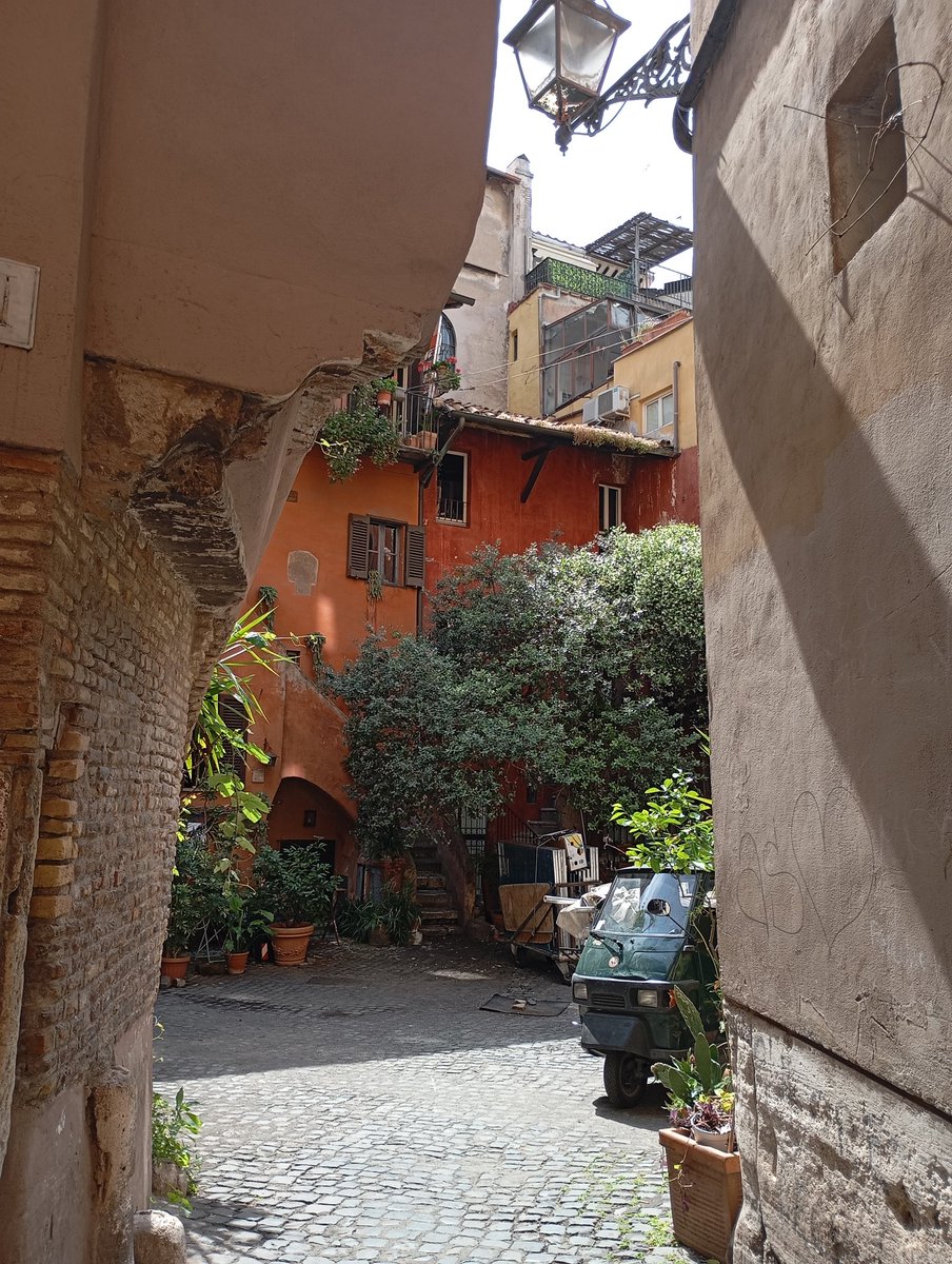 Potrei fare pazzie per una casa in questo vicolo. #Roma