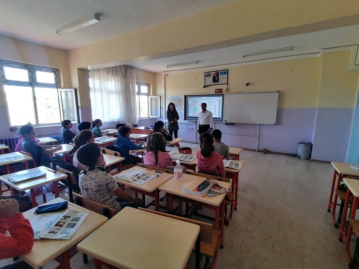 İlçe Milli Eğitim Müdürümüz Sayın Zeki KAYA ve Şube Müdürü Sayın Nejdet GÜLER okulumuzu ziyaret edip Öğretmen ve Öğrencilerle bir araya geldiler.
<a href="/tcmeb/">Millî Eğitim Bakanlığı</a> <a href="/Diyarbakirmem/">Diyarbakır İl Millî Eğitim Müdürlüğü</a> <a href="/Murat4Kucukali/">Murat Küçükali</a> <a href="/hani_mem/">Hani İlçe Milli Eğitim Müdürlüğü</a> <a href="/ZekiKaya021/">Zeki Kaya🇹🇷🇵🇸</a> <a href="/mehmet00210/">Mehmet TURA</a>
#Burasıbizde