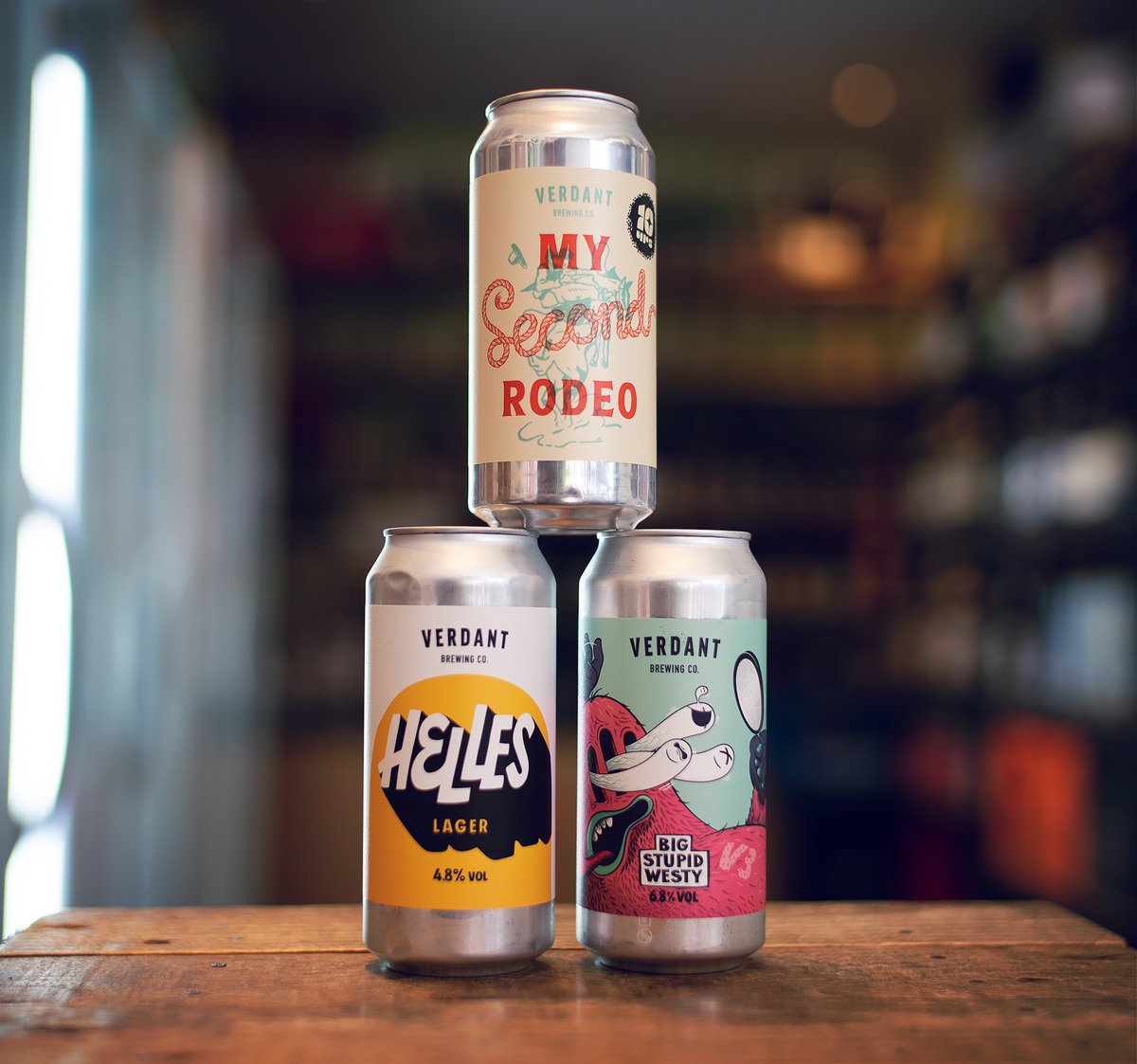 Giddy up, <a href="/VerdantBrew/">Verdant Brewing Co 🍻</a>'s 10th Anniversary DIPA 𝐌𝐘 𝐒𝐄𝐂𝐎𝐍𝐃 𝐑𝐎𝐃𝐄𝐎 (8.4%) is here with a couple of friends 🐎🤠

shop.hopsandcrafts.co.uk/collections/ne…