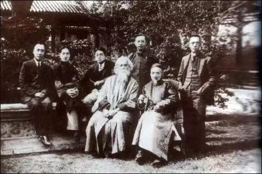 Exactly a century ago, Rabindranath Tagore engaged Tsinghua students in philosophical conversations about reality and the meaning of life during his visit. 'To face the world and responsibilities,' which he shared at THU, inspired many young #TsinghuaRen. #TBTsinghua #tbt