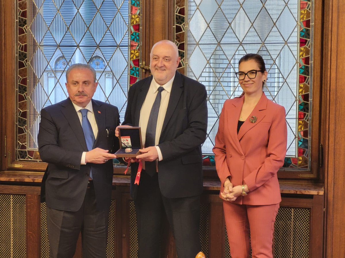 Bir dizi ziyaret ve açılış için bulunduğumuz Macaristan'da, Macaristan Ulusal Meclisi Başkan Yardımcısı Sándor Lezsák ve Macaristan-Türkiye Dostluk Grubu Başkanı Atilla Tilki ile bir araya geldik.