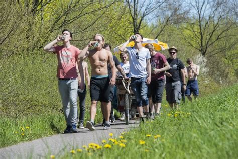 Frohen Herrentag! In USA Father’s Day is on June 16. In Germany Father’s Day is today and always falls on Ascension Day. It’s also called Gentlemen’s day (Herrentag) or Men’s Day (Männertag). You will see groups of men go hiking, taking along wheelbarrows full of beer.