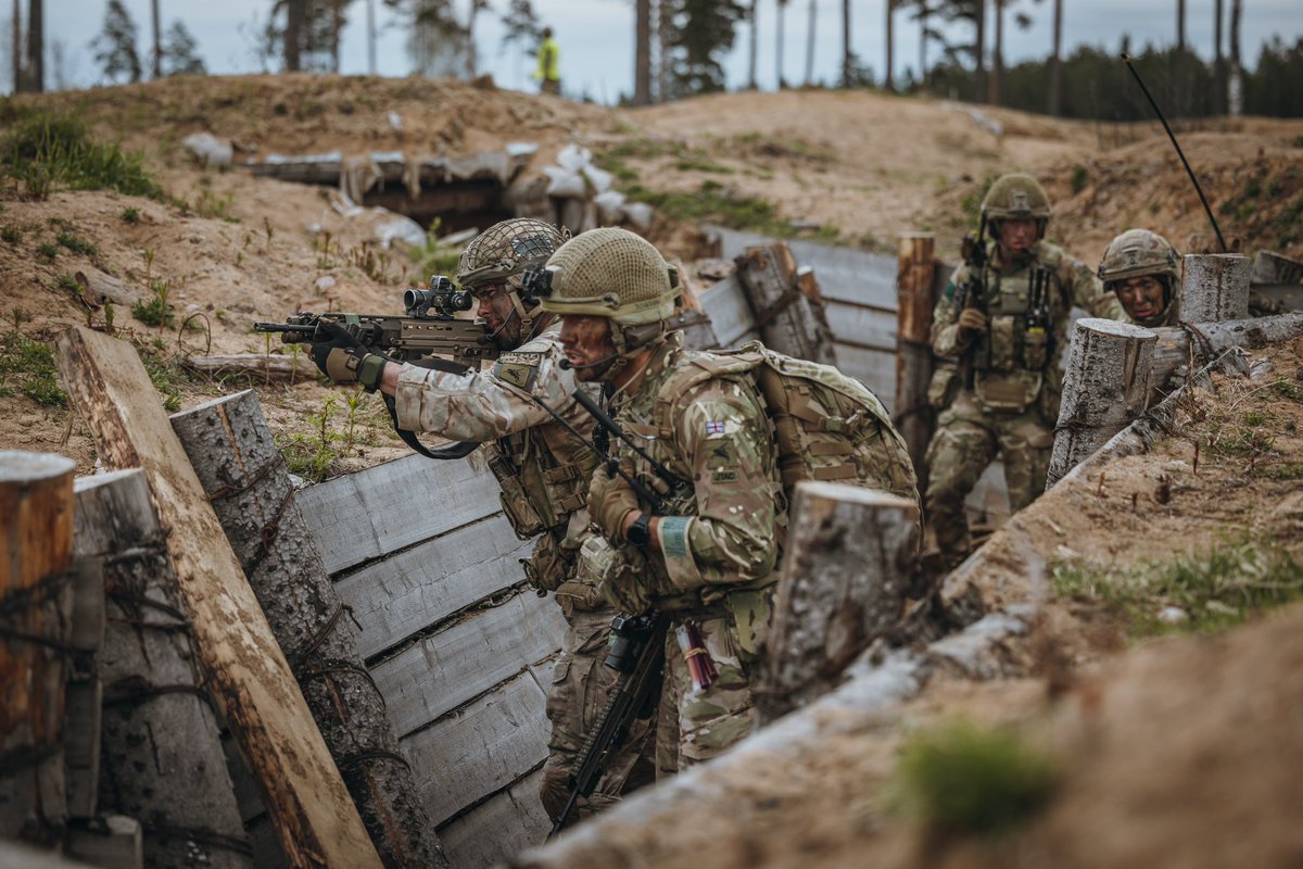 🗣️ “It’s very cramped, the front line is only a few soldiers wide, and you’ve got to be extra switched on…” 3 PARA Battlegroup faced a 48hr live fire mission to clear a 3km trench system in Estonia🇪🇪 Read more: army.mod.uk/news-and-event… #SteadfastDefender24 #WeAreNATO