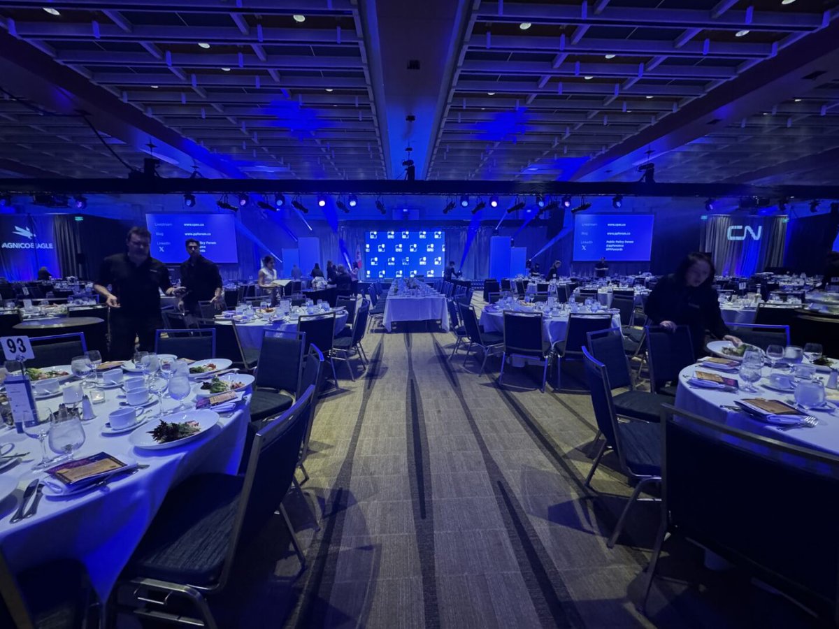 Thrilled to support @ppforumca with their #event with 1200 users! We created custom #stagedesign with a large #ledwall and set 6 screens and high-end #projectors along with all LED #lighting. A truly phenomenal vision from a great client! #eventprofs #meetings #eventplanner #AV