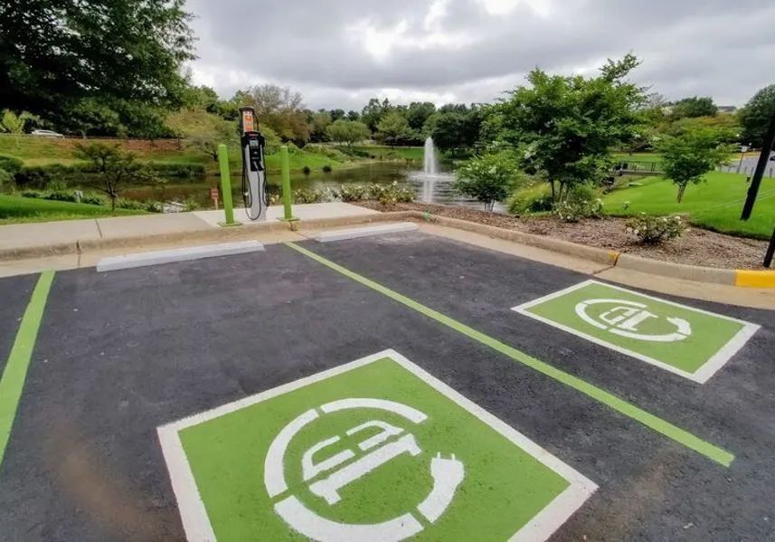 April is #EarthMonth and it's time to make the little changes that can help our planet in a big way. Lakeside has both @ChargePointNet #ElectricVehicle charging stations and @Tesla charging stations! #BeTheGreen