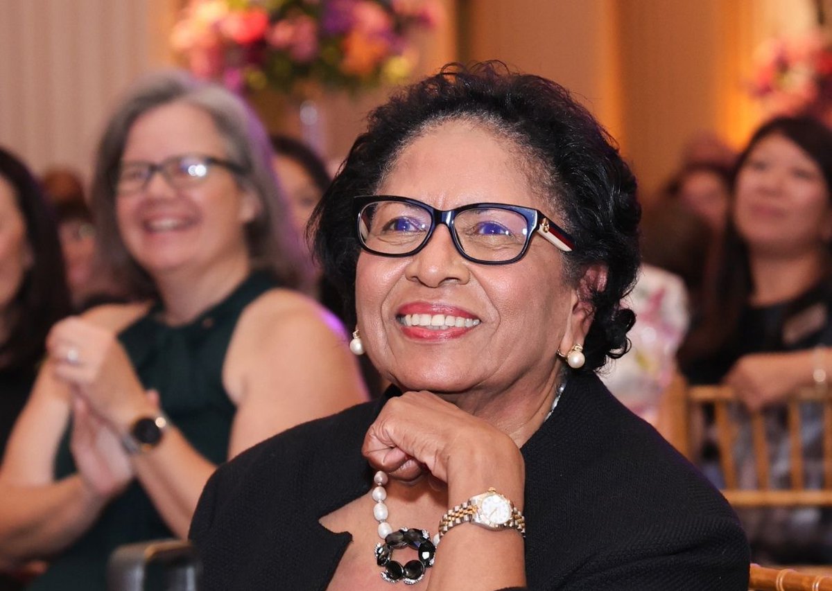 Have you seen the incredible video tribute honoring Dr. Ruth J. Simmons? It's truly moving and will leave you inspired. holdsworthcenter.org/blog/a-moving-… keep the conversation going about this phenomenal leader and her impact on education.