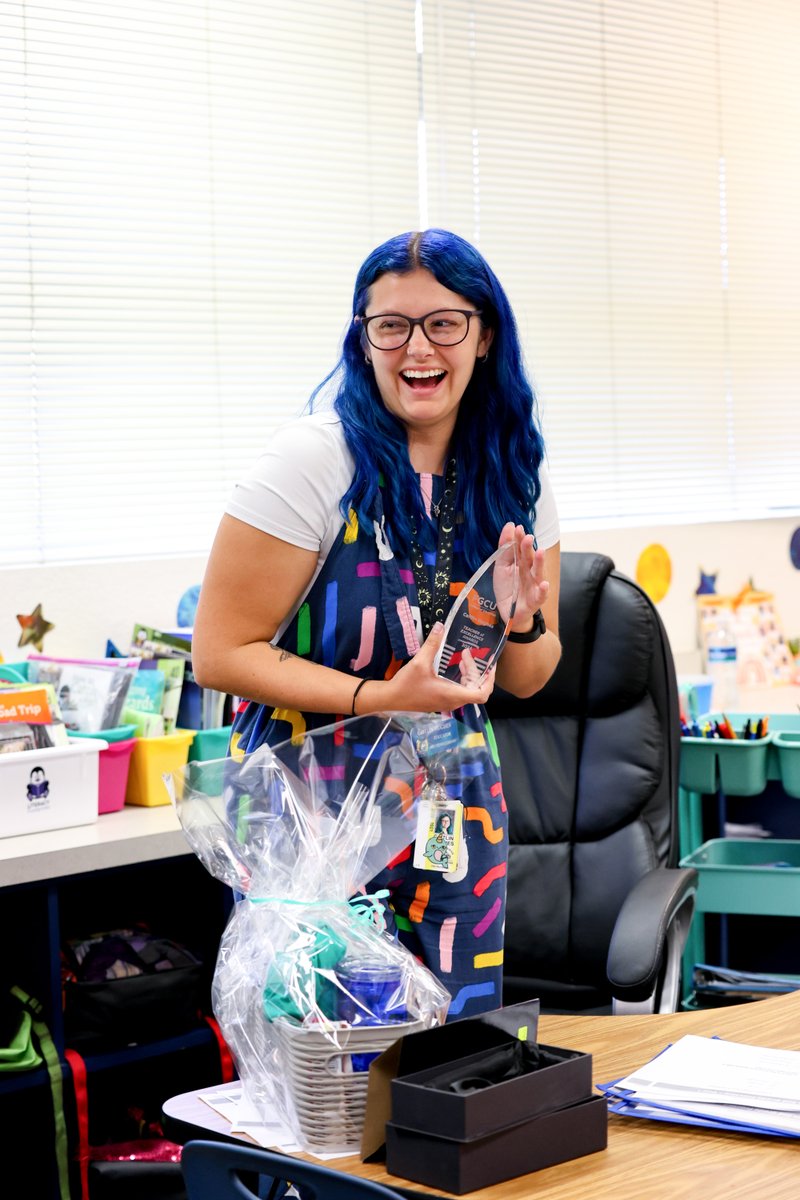 fgcu_coe's tweet image. Caitlin Hughes is our next Teacher of Excellence Award winner! A 2018 graduate from @fgcu, Ms. Hughes teaches 1st-5th grades at @JSEMustangs. Her classroom was full of smiles and we congratulate her on her success as an educator! (P.S. The cobalt blue hair is such a vibe!) 💙 💚