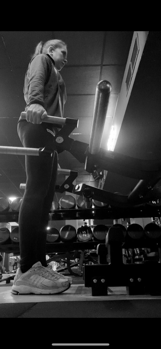 SueBarrettActor's tweet photo. Work and training…makes the day better 👍💪🥰 @IveaghFitness #training #gym #gymtime #personaltrainer #fitnessinstructor #fitness #goals #barbellsquat #squats #deadlift https://t.co/Xb8rJeUeRI