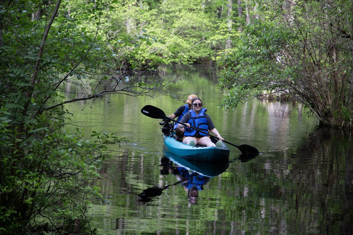 amzgstudios's tweet image. How to stress out your PM in one easy step: 

Step 1: Ask her to get in the kayak with the fancy camera gear...without getting it wet. 😅

She did amazing, though! A true natural! 😎🛶

#creativestudio #funonset #travel #tourism 
#videoproduction #travelvideography