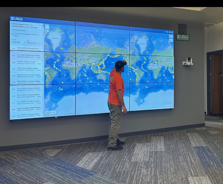 Today is #ThirdShiftWorkersDay! #DYK that the #USGS National Earthquake Information Center (NEIC) has 3 employee shifts to monitor earthquakes worldwide 24/7/365? They determine the location & magnitude of significant earthquakes as rapidly & accurately as possible.  #GovPossible