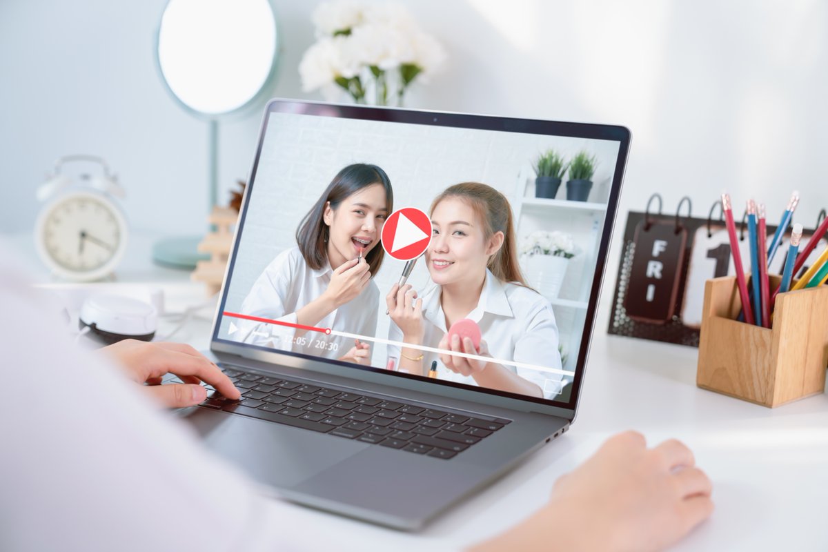 This insightful piece shares the influence social media has on adolescents' skincare routine behaviors. Join the conversation and share your thoughts on this important topic. #Dermatology #SocialMediaInfluence #AdolescentBehavior #SkinHealth Read more: ow.ly/eijH50Rxlyr