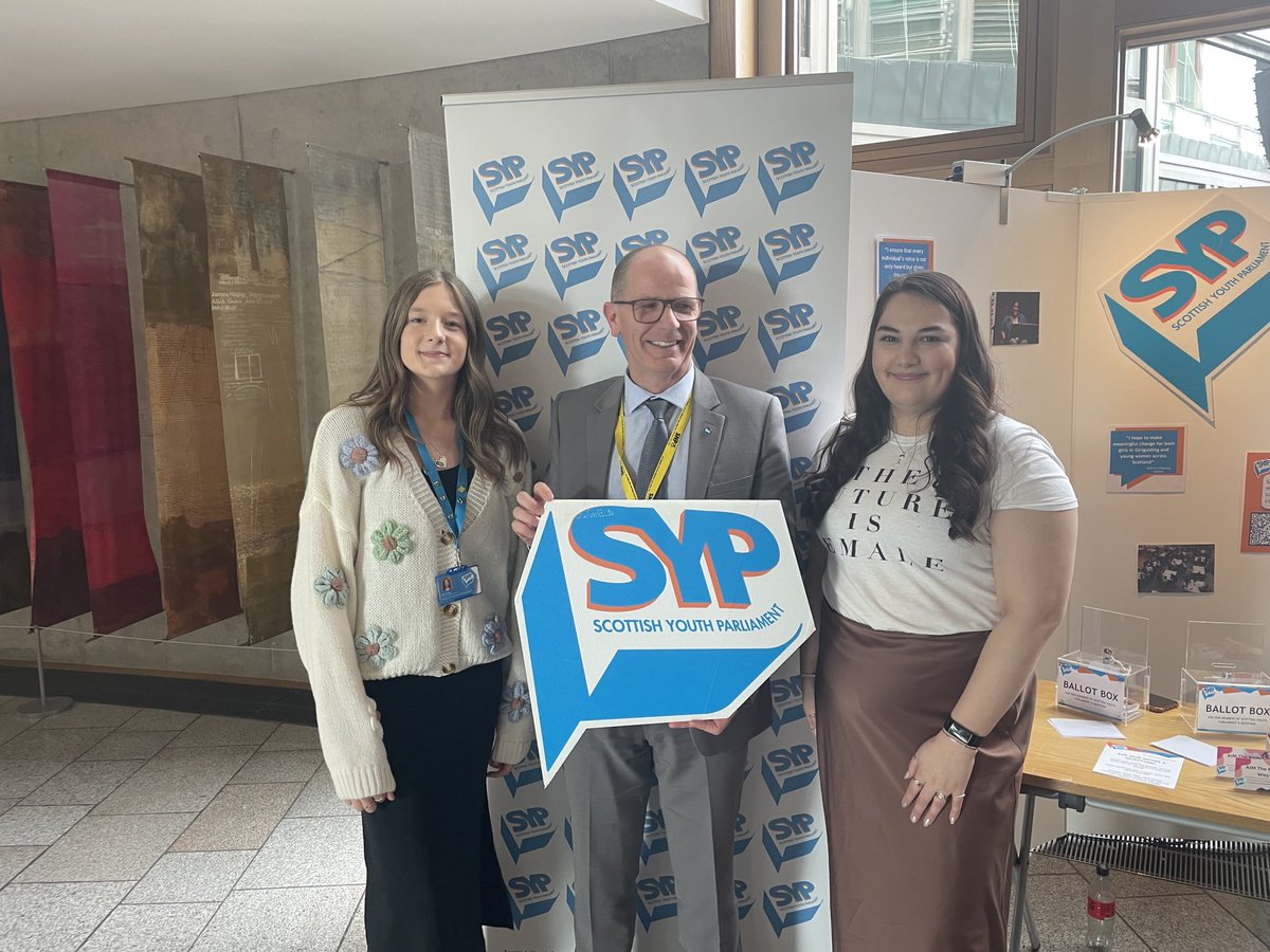 Great to catch up with members of the ⁦@s_y_p⁩ in parliament today. The Youth Parliament has asks its members what they wish to focus on, and one thing was tackling violence against women and girls which I am keen to add my help and support to.
