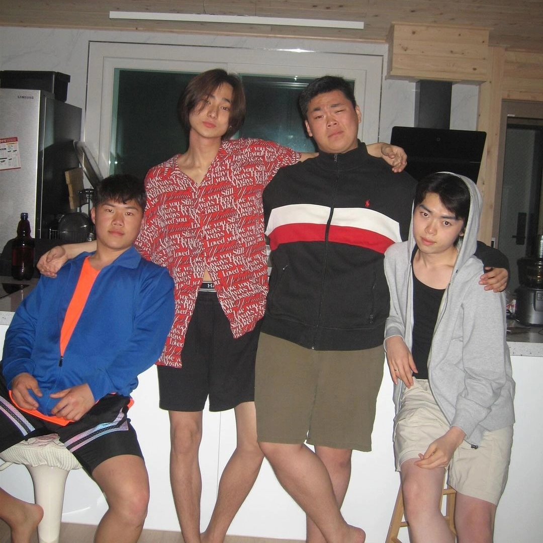 Aww he's the greatest ever. I sent him a DM saying that I miss him and then here we are (I'd like to believe he reads all DMs like he said on his live haha 😜) Thank you for lighting up our feeds again our, Kyu ♥️♥️♥️