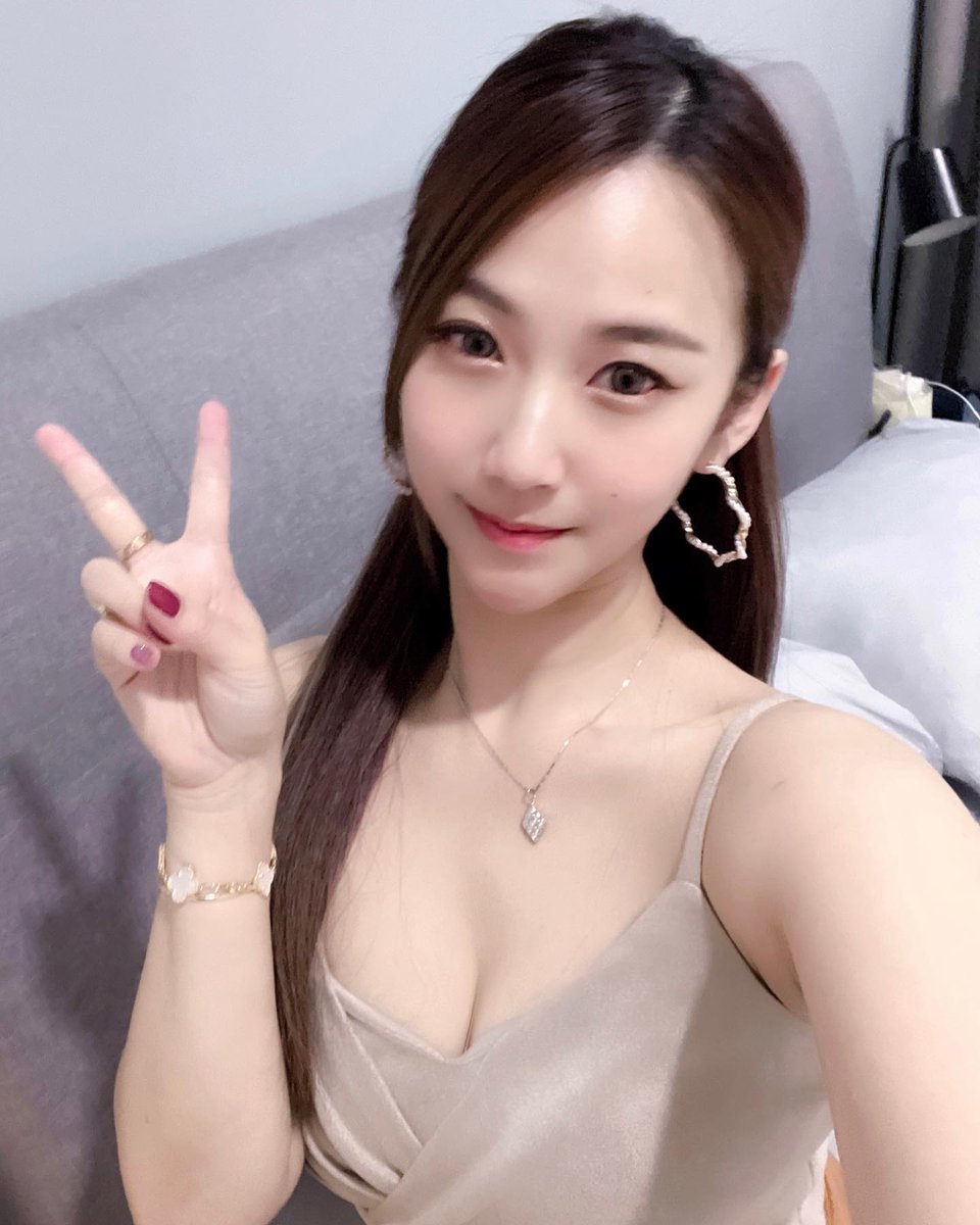 Everyone longs for happiness, because happiness is always ahead, so the heart is always on the road.