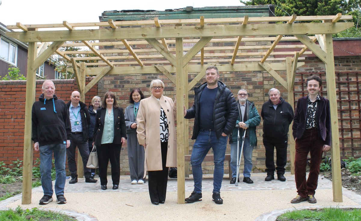 A new pergola & bench have been erected in Alexandra Park where people can sit & remember lost loved ones. The pergola, a new path and 2 new arches were funded by Dennistoun Area Partnership as part of a Peace Garden project with the Friends of Group. 👉 ow.ly/N73M50RAjcw