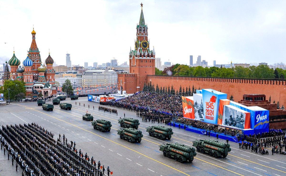 Es 9 de mayo, aniversario 79 de la victoria en la Gran Guerra Patria y la Plaza Roja de Moscú, como es tradición acogió el Desfile de la Victoria que conmemora la hazaña, honra a los caídos y veteranos y la que es la más importantes de las fiestas del pueblo ruso.
