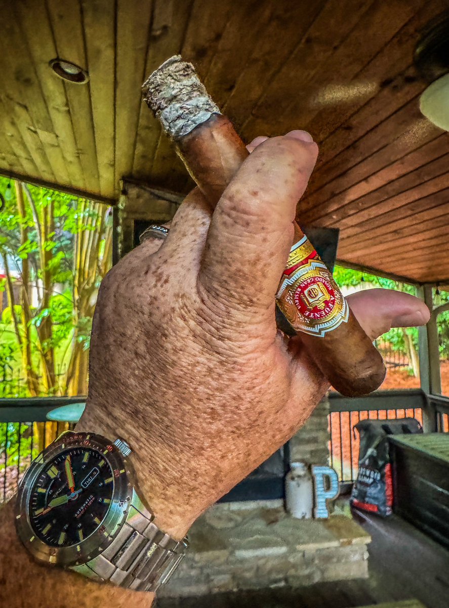 Morning “office” #smoke…<a href="/AFuenteCigars/">Arturo Fuente</a> Rosado Sungrown Magnum R &amp; #coffee should get this day rolling right.  #nowsmoking #BOTL #CigarLife #watchoftheday