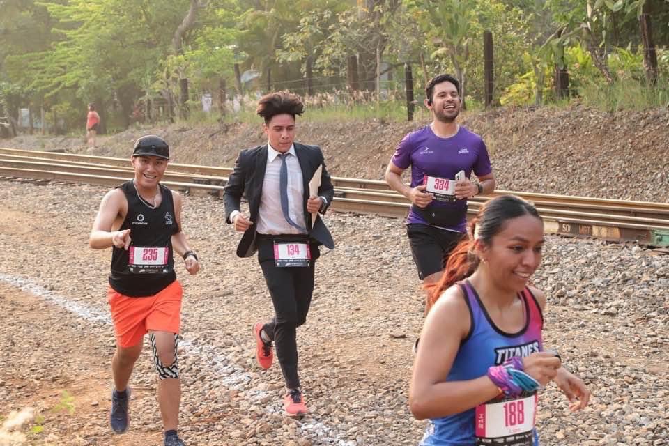 Como cuando vas a #crosstamasopo y de ahí al jale 

Si lo conoces arrobalo 🔝 😬