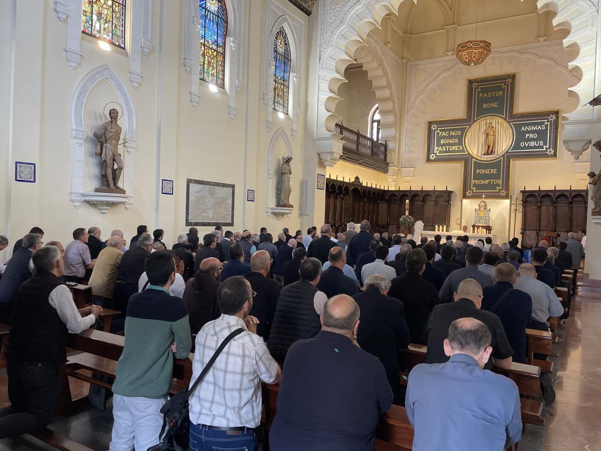 El sagrario de la Capilla del Buen Pastor, del Seminario de Málaga, acoge de nuevo al Santísimo tras la restauración profunda que ha vivido en los últimos meses. Se ha presentado hoy durante el encuentro del clero malagueño, con motivo de la fiesta de san Juan de Ávila.