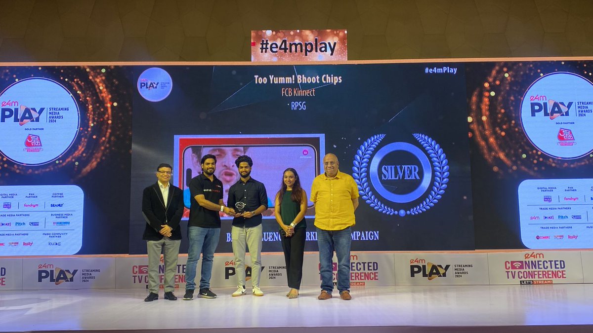 A round of applause to the #e4mPlay champions, redefining excellence and creativity in the ever-evolving world of OTT! 👏🎬

Category : Best Influencer Marketing Campaign
Winners : @DaburIndia | @PrimeVideo |@FCBKinnect

#e4mPlay #OTTAwards #e4mPlay2024 #OTTCelebration #Mumbai