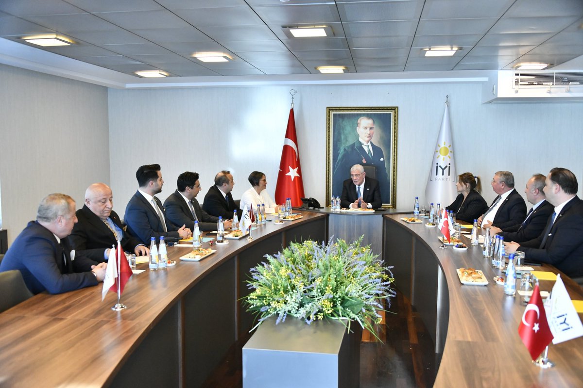 Partimiz Merkez Disiplin Kurulu Başkanlığına seçilen değerli dava arkadaşım Av. <a href="/KadriyeUnler1/">Av. Kadriye ÜNLER</a> ve tüm MDK üyeliğine seçilen dava arkadaşlarımı tebrik ediyor, hayırlı hizmetler diliyorum. <a href="/iyiparti/">İYİ Parti</a> #iyiparti
