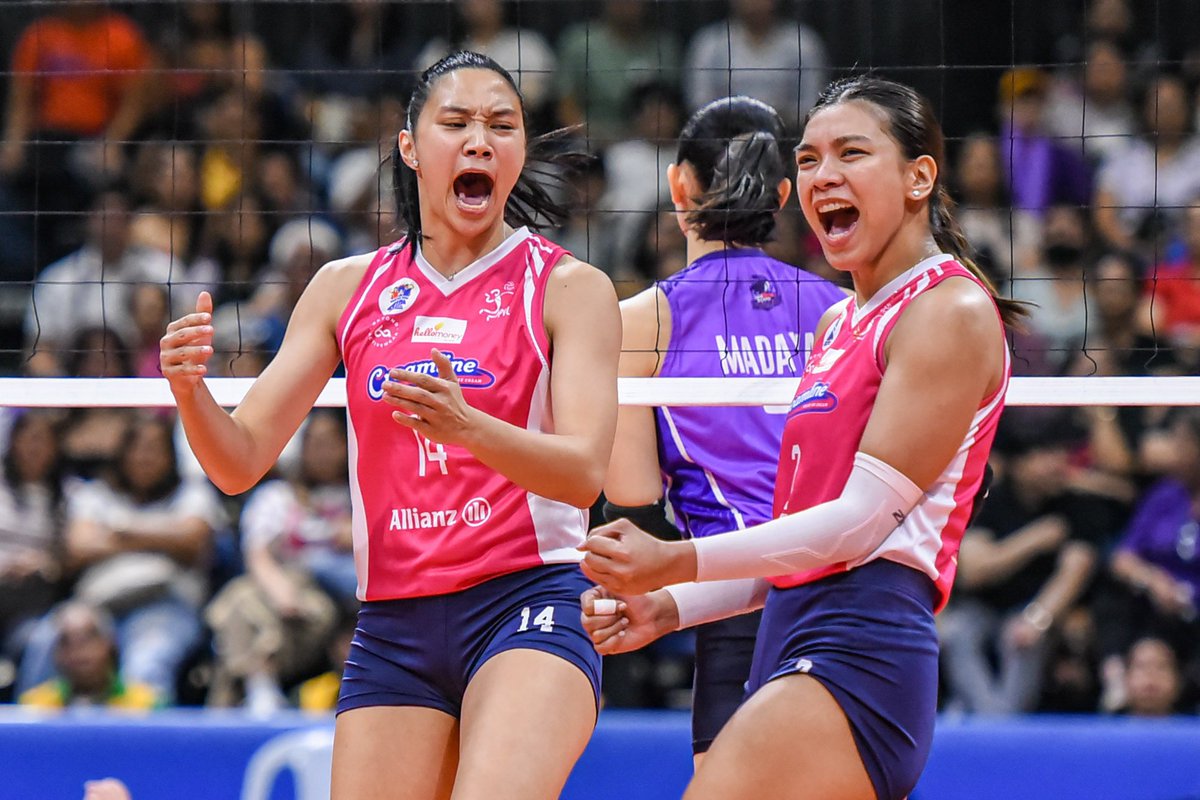 JUST IN: The defending champions, Creamline Cool Smashers, seize Game 1 in the best-of-three championship series, defeating Choco Mucho Flying Titans in four sets: 24-26, 25-20, 25-21, 25-16. 🇵🇭🏐 #PVL2024

📸 @PVLph