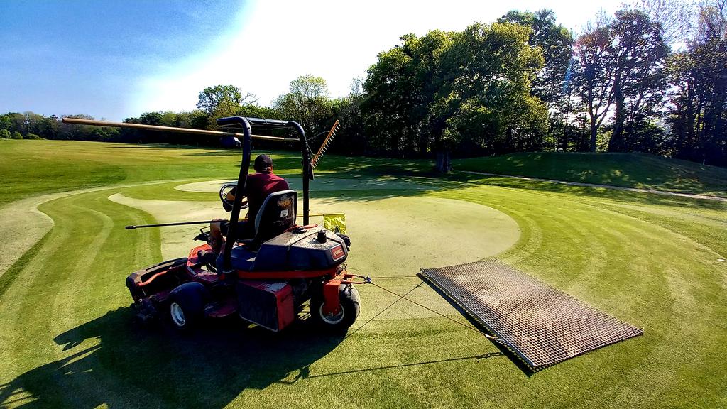 Finally some weather to get excited about this week after a long, hard slog this winter 😎.
A perfect and beautiful day for a roll, dress and drag <a href="/SouthwickParkGC/">Southwick Park GC</a>